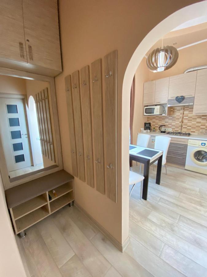 Opera House Apartment Lviv Exteriör bild